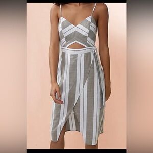 $90 Express faux wrap griege & white striped sundress w/side tie & cutout Sz 12